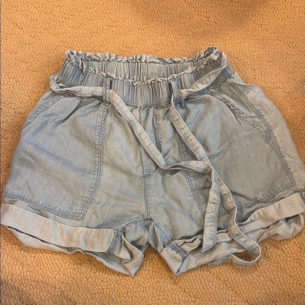 Light Blue Aerie's Women's Ruffle Waist Shorts
